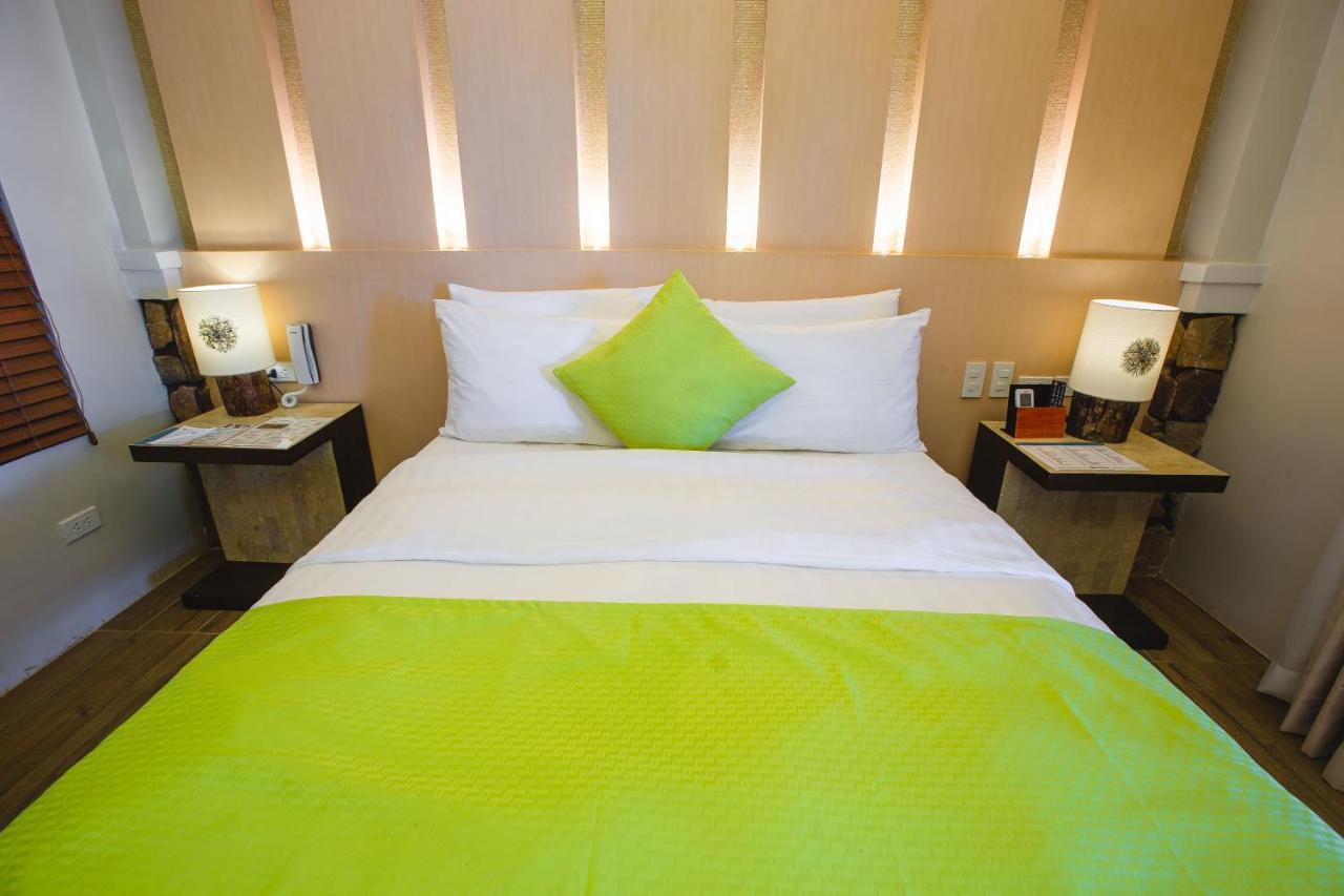 Solina Beach & Nature Resort Carles Buitenkant foto