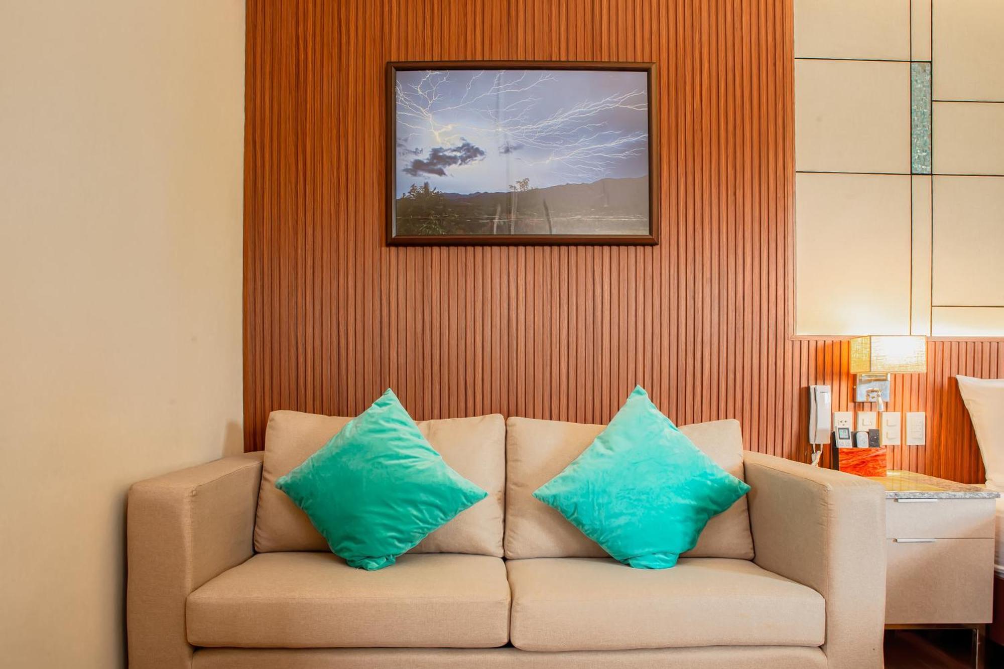 Solina Beach & Nature Resort Carles Buitenkant foto