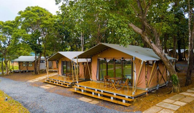 Solina Beach & Nature Resort Carles Buitenkant foto