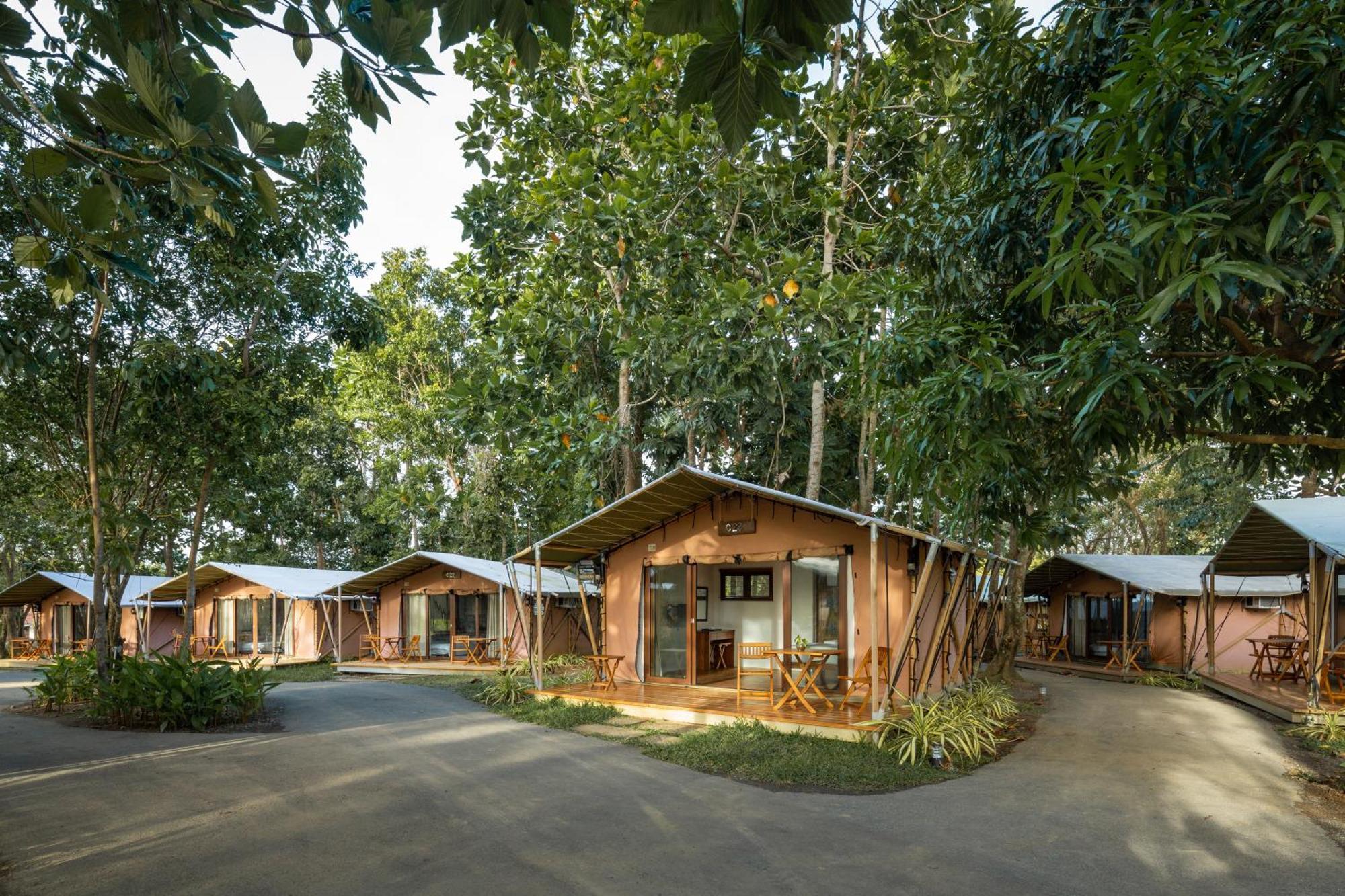 Solina Beach & Nature Resort Carles Buitenkant foto