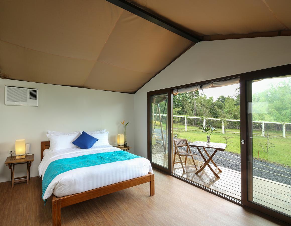 Solina Beach & Nature Resort Carles Buitenkant foto