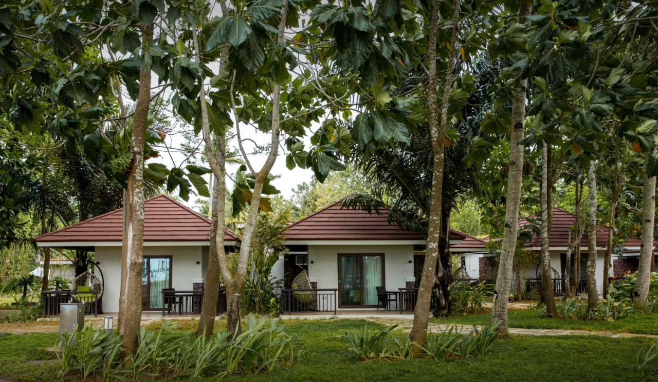 Solina Beach & Nature Resort Carles Buitenkant foto
