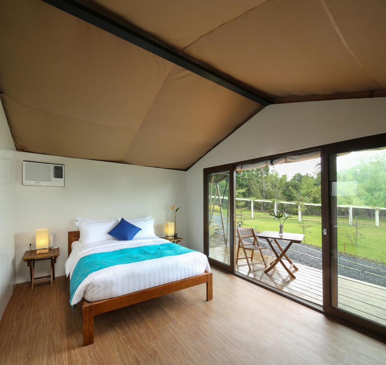 Solina Beach & Nature Resort Carles Buitenkant foto